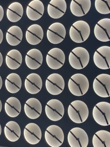 Hiện đại năng động nghệ thuật động đồng hồ điêu khắc sáng tạo trang trí tường tùy chỉnh in ấn đánh bóng kim loại thép mô hình logo sơn - Product Image 2