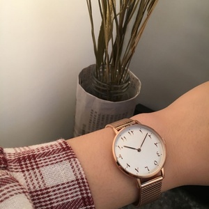 Reloj de Moda para Mujer con Correa de Cuero y Acero Inoxidable, Logotipo Personalizado, Cristal, 36 mm, Números Arábigos, Dorado, Movimiento de Cuarzo Japonés, Resistente al Agua - Product Image 5