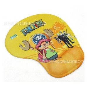 Tapis de souris One Piece avec design de personnage pour le jeu et le bureau - Product Image 1
