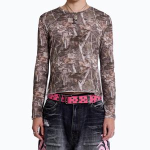 เสื้อยืดแขนยาวพิมพ์ลายโลโก้แบบ DTG ทรงเข้ารูปสำหรับผู้ชาย แฟชั่นสตรีทแวร์สไตล์วินเทจ ผ้าเจอร์ซีย์คอตตอนลายพรางวูดแลนด์ - Product Image 1