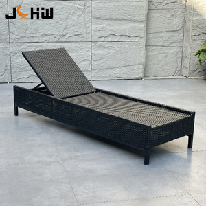 Vente directe usine : Chaises longues d'extérieur modernes en rotin PE avec structure en aluminium pour parcs et villas, avec coussin durable et imperméable - Product Image 3