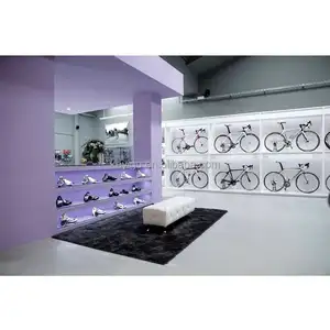 Lüks bisiklet Showroom iç tasarım ticari şehir sürme yol bisikleti dükkanı mobilya ahşap duvara monte bisiklet vitrin rafı