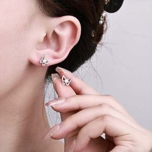 Pendientes de Plata de Ley S925 con Diseño de Mariposa del Bosque y Moissanita - Product Image 2