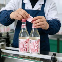 Étiquette de bouteille autocollante personnalisée, autocollant en vinyle imperméable pour l'emballage de bouteilles de vin mousseux, de soju et de verres