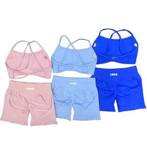Ensemble de sport 2 pièces sans couture pour femme Dynamic Gym : Soutien-gorge de sport dos croisé et short froncé pour le yoga et le fitness - Product Image 2