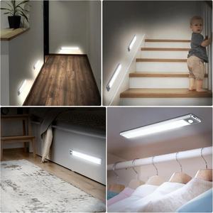 Lumière sous-armoire LED avec détecteur de mouvement, veilleuse fine, rechargeable par USB, lampes à intensité variable, éclairage pour armoire de cuisine, chambre à coucher, placard - Product Image 2