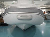 Bateau pneumatique UT320 White Achilles Hypalon 320 cm à coque en aluminium avec console et marchepied avant
