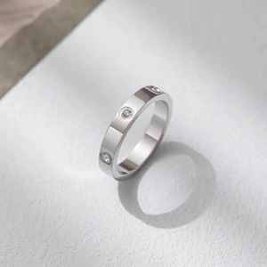 Anello Minimalista con Zirconi per Donne, Elegante Gioiello da Dito alla Moda - Product Image 3
