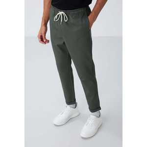 กางเกงวอร์มผู้ชายสีกากี เนื้อผ้ามีเท็กซ์เจอร์ เอวยางยืด ทรงมาตรฐาน สวมใส่สบาย ระบายอากาศได้ดี - Product Image 4