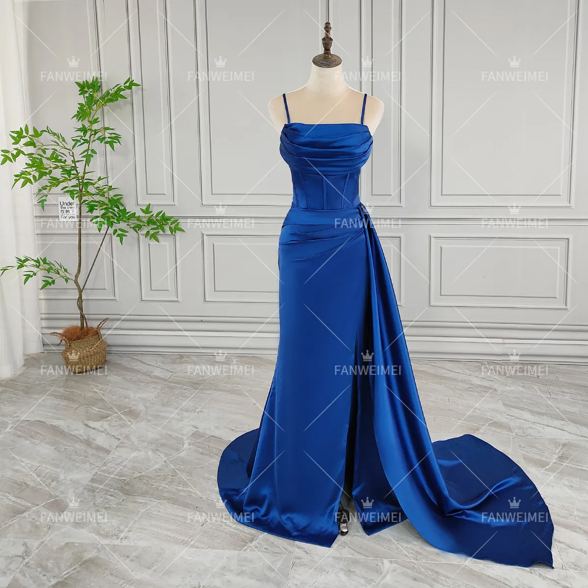 Vente en gros bleu royal Satin étage longueur robes de bal pour femmes robes de soirée 2024 avec taille train sans manches robe de demoiselle d'honneur