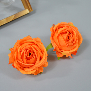 Testa di Rosa Decorativa in Seta Artificiale Multicolore, Elegante Accessorio per Matrimoni, Decorazione per Location o Casa - Product Image 4