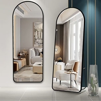 Miroir sur pied arqué en verre et alliage d'aluminium contemporain fait à la main, design fin réglable avec surface de miroir de haute technologie