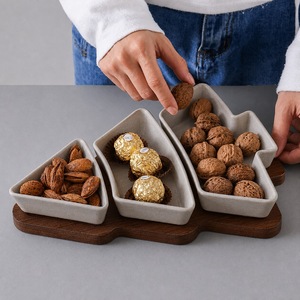 Plato para Servir en Forma de Árbol de Navidad con Bandeja de Bambú, Juego de 3 Platos Divididos de Gres para Aperitivos, Nueces, Dulces, Postres y Aperitivos Navideños - Product Image 2