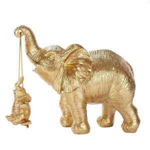 Personalizado de resina animal esculturas mãe bebê elefante em um balanço de ouro estátua de elefante