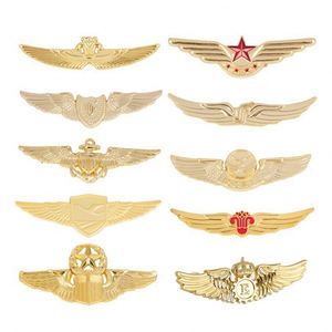 Épingles en émail 3D de haute qualité avec logo personnalisé, design en relief, placage or, ailes d'avion gravées, badge métallique pour vêtements - Product Image 1