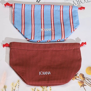 กระเป๋าผ้าฝ้ายลินินพิมพ์ลายโลโก้ตามสั่ง พิมพ์ลายเต็มผืน พร้อมเชือกผูก สำหรับใส่เครื่องสำอาง น้ำหอม ของใช้เดินทาง - Product Image 3