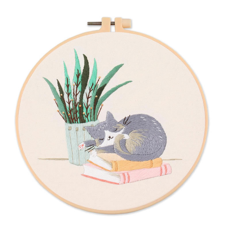 Le kit de matériel pour chat coquin S854 comprend un cercle à broder.