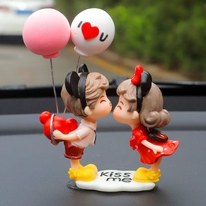 ตุ๊กตาคู่รักการ์ตูนน่ารัก วัสดุ PVC สำหรับตกแต่งคอนโซลกลางในรถยนต์ - Product Image 4