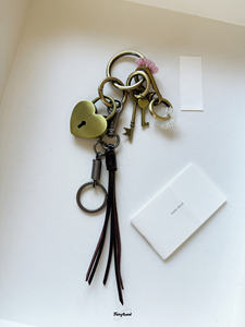 พวงกุญแจทองแดงแบบย้อนยุคดั้งเดิมพวงกุญแจล็อคกระเป๋าจี้โลหะสไตล์มิวเครื่องประดับแขวนเอวตกแต่งหนังวัว - Product Image 5