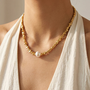 Collier de perles d'imitation irrégulières, bijoux élégants faits à la main pour femmes - Product Image 2