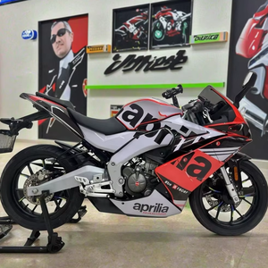 Moto à essence d'occasion Apulia GPR150 - Moteur puissant, motos sportives - Product Image 1