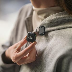 ไมโครโฟนไร้สาย DJI Mic 3 Ultralight 1 TX + 1 RX พร้อมบลูทูธสำหรับสมาร์ทโฟน วิดีโอบล็อก สตรีมมิ่ง และการบันทึกเสียง - Product Image 1