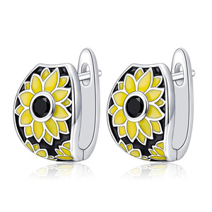Pendientes de botón con diseño de margarita amarilla para mujer, accesorios florales para uso diario - Product Image 1