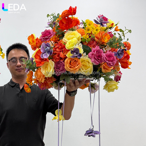 ของตกแต่งโต๊ะงานแต่งงานสไตล์สวน LEDA รูปดอกกุหลาบหลากสี ลูกบอลดอกไม้สีส้มขนาดใหญ่ พร้อมดอกไม้ห้อยประดับ - Product Image 3