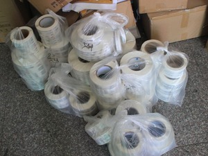 Autocollant en rouleau en PVC personnalisé avec feuille d'or, forte adhérence et impression imperméable - Product Image 5