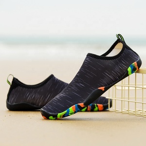 Nouvelles chaussures aquatiques de style mode pour l'extérieur, chaussures pieds nus, chaussures de sport aquatiques, chaussures de marche aquatiques pour la plage et la natation - Product Image 2