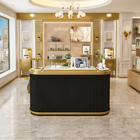 Comptoir et vitrine d'îlot de présentation avec éclairage LED, présentoir multi-niveaux pour cosmétiques et produits pour les ongles, forme octogonale moderne