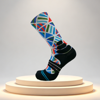 Chaussettes de sport en polyester imprimées avec logo personnalisé, lignes géométriques, blocs de couleur, respirantes, pour la randonnée, le cyclisme et les activités de plein air