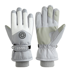 ถุงมือกีฬาแบบหนา กันน้ำ หน้าจอสัมผัสได้ ตรวจจับเข็มได้ ยาวถึงข้อมือ สำหรับผู้ชายและผู้หญิง ให้ความอบอุ่น ออกแบบโลโก้ตามสั่งจากโรงงานมาตรฐาน BSCI - Product Image 1