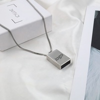 Bijoux de mode personnalisés en gros collier à pendentif intelligent Nfc en acier inoxydable avec puce intégrée en matériau compatible 316L pour hommes