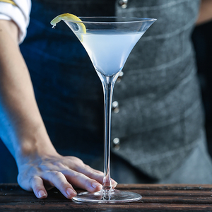 Verre à <span class=keywords><strong>martini</strong></span> élégant à long pied, verre à cocktail en cristal en forme de V pour la mixologie professionnelle, verre à boire à pied ultra-fin 200 ml - Product Image 3