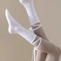 Chaussettes de yoga antidérapantes en silicone à semelle intégrale pour femmes adultes, avec sangle croisée, en coton, pour Pilates, Barre et entraînement fitness