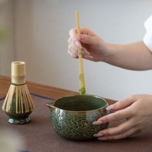 Ensemble de fouets à matcha en bambou artisanaux et durables avec récipient à thé en céramique pour la préparation authentique de la mousse de thé vert et le service du thé - Product Image 6