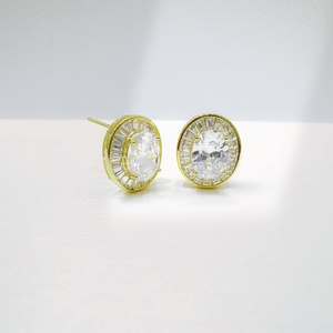Boucles d'oreilles clous en argent sterling 925 personnalisées, motif fleur, zircon, strass bleu, or 18 carats, CZ, pour femme, idéales pour les fêtes et mariages - Product Image 3