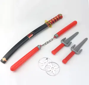 最受欢迎的塑料玩具武士刀与红色双节棍飞镖刀叉武器游戏套装