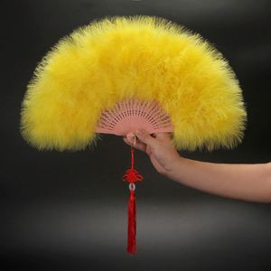 Éventail de danse burlesque de mariage fait main en plastique écologique 30x50cm avec surface en plumes de dinde et clous métalliques de marque - Product Image 4