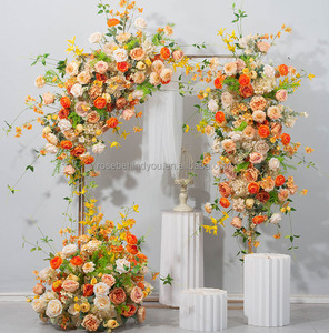 Composizione Floreale per Matrimonio, Rose Bianche Artificiali in Seta con Foglie Verdi, Decorazione per Corridoio e Ingresso Nuziale - Product Image 6