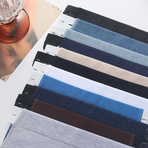 Pantalones de maternidad con cintura extendida, cintura ajustable, bolsillos de tela y cuatro botones ajustables intercambiables. - Product Image 2