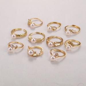 Anillo de Cobre de Lujo Ligero para Mujer, Estilo Europeo Americano, con Perla de Agua Dulce, Versátil, de Alta Gama, Moda Transfronteriza - Product Image 1