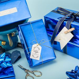 Papel de Regalo Metalizado Homeral en Rollo, Azul Marino, 17 pulgadas x 32.8 pies, Papel Metalizado de una Cara para Envolver Regalos de Cumpleaños y Navidad - Product Image 3