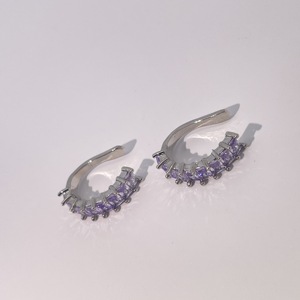 Pendientes de latón chapados en oro Tianyu Gems con circonita cúbica blanca tallada en esmeralda, un diseño clásico y moderno. - Product Image 6