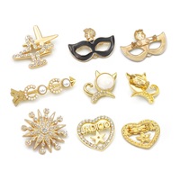 Broches de créateur de luxe pour femmes, broche en strass, bijoux en alliage d'argent et d'or, perles, métal, broche personnalisée pour hijab.