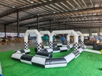 Circuit de course gonflable personnalisé, circuits gonflables en PVC, piste de karting gonflable avec barrière de sécurité pour parc d'attractions