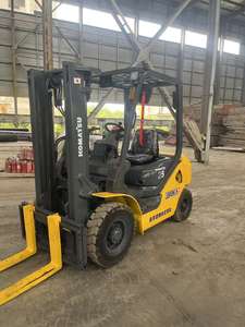 Montacargas Komatsu FD25 4WD Diésel Usado en Japón, 2.5 Toneladas, con Mástil de Dos Etapas y Longitud de Horquilla de 2000 mm - Product Image 3