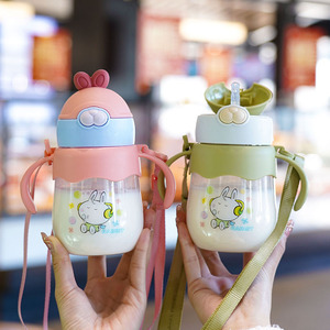 Biberón de 320 ml, Material PP, Flujo Medio, para Niños de 2 a 4 Años, con Correa y Diseño de Dibujos Animados - Product Image 1
