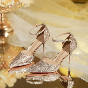 6692B Zapatos de Novia con Tacón de Aguja y Punta Puntiaguda, con Correa en el Tobillo, Súper Altos - Product Image 1
